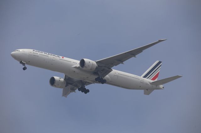 BOEING 777-300ER (F-GSQC)