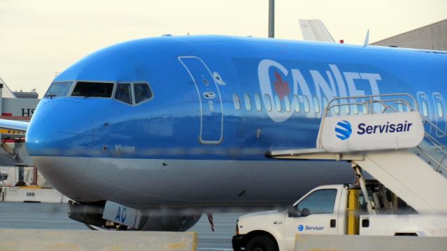BOEING 737-300 —