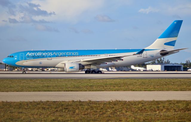 Airbus A330-200 (LV-FNK)