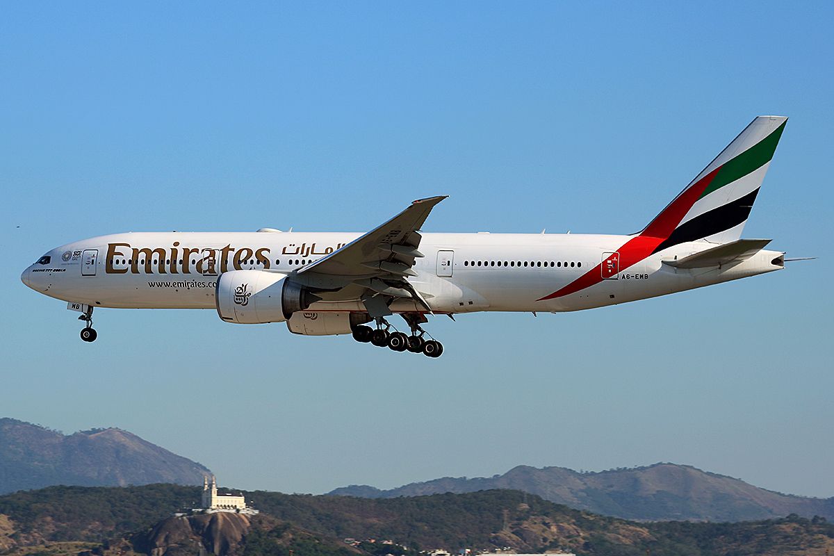 Boeing 777-200 (A6-EWB)