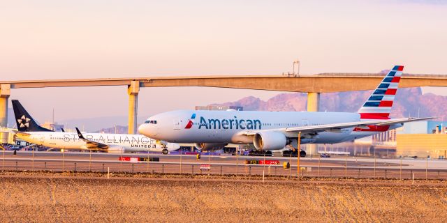 Boeing 777-200 (N755AN) - American Airlines 777-200 taxiing at PHX on 12/18/22. Taken with a Canon R7 and Tamron 70-200 G2 lens.