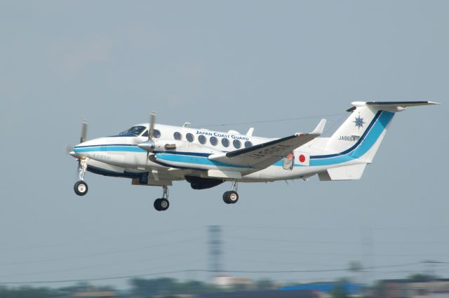 Beechcraft Super King Air 300 (JA866A) - JA866A  Beechcraft 350-B300   c/n FL-218  Japan Coast Guard