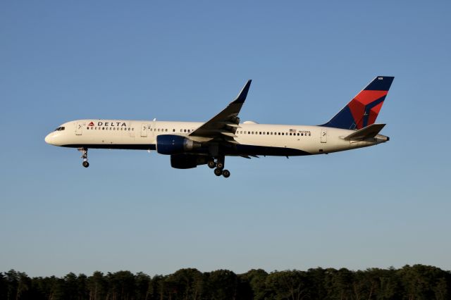 Boeing 757-200 (N658DL)