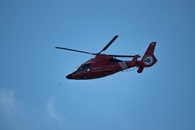 N6534 — - Coast Guard Dolphin patrolling Delaware River next to PHL.