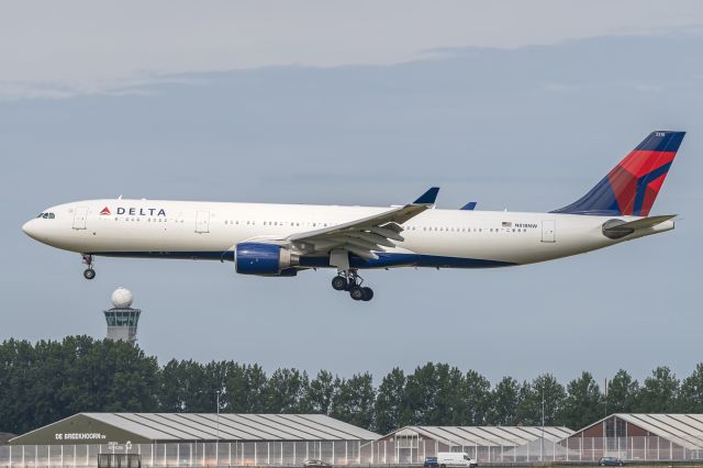 Airbus A330-300 (N818NW)