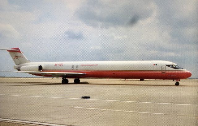 McDonnell Douglas MD-83 (XA-UZC)