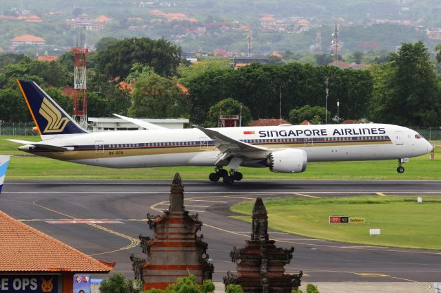 BOEING 787-10 Dreamliner (9V-SCV)