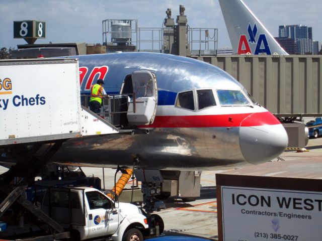 Boeing 757-200 (N619AA)