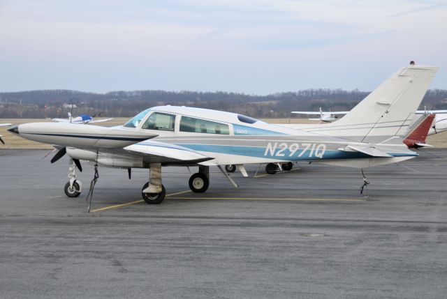 Cessna 310 (N2971Q) - 1974 Cessna 310Q