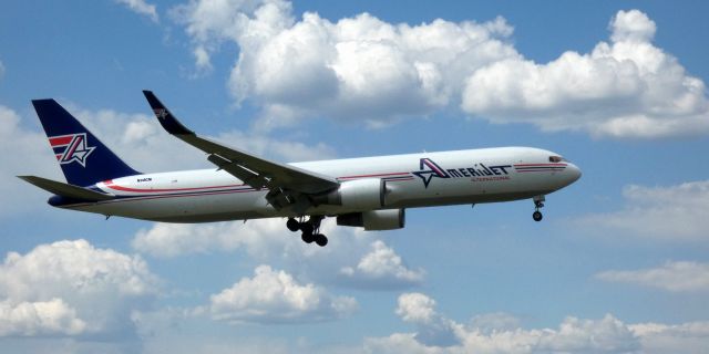 BOEING 767-300 (N349CM) - On final is this 1993 AmeriJet International Boeing 767-323 in the Spring of 2021.