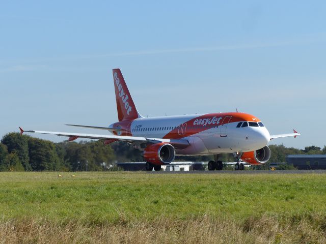 Airbus A319 (G-EZBY)