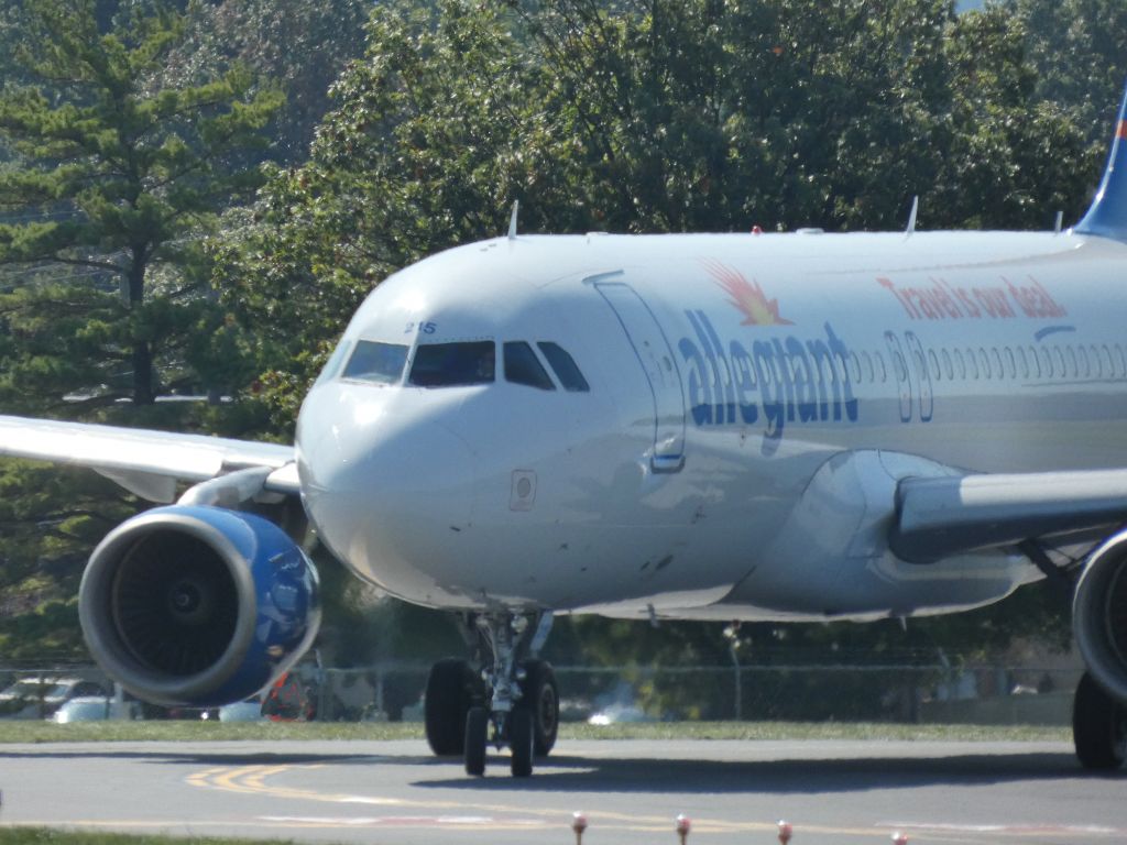 Airbus A320 (N215NV) - Turning on the departing runway is this 2000 allegiant Airbus A320-214 in the Autumn of 2020.
