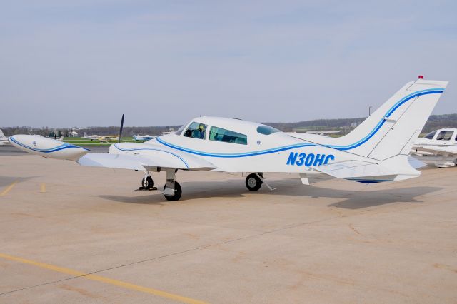 Cessna 310 (N30HC) - Seen at KFDK on 4/3/2010.      a href=http://discussions.flightaware.com/profile.php?mode=viewprofile&u=269247  [ concord977 profile ]/a