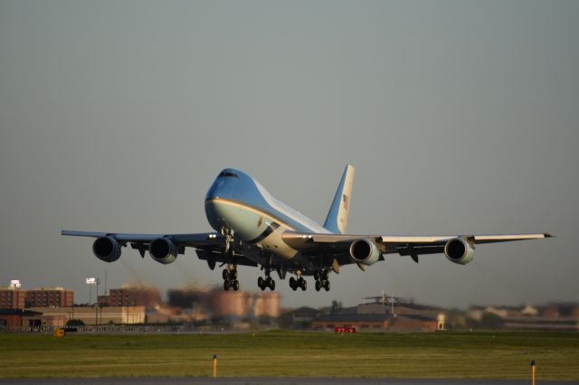 N29000 — - Air Force One departing Fargo after campaign rally. June 27, 2018