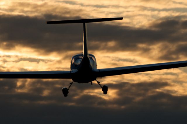 GROB Vigilant — - G-109 on short final 23 EDVY/Germany, November 23. 2009; 1650h LOC