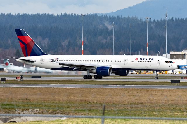 Boeing 757-200 (N652DL)