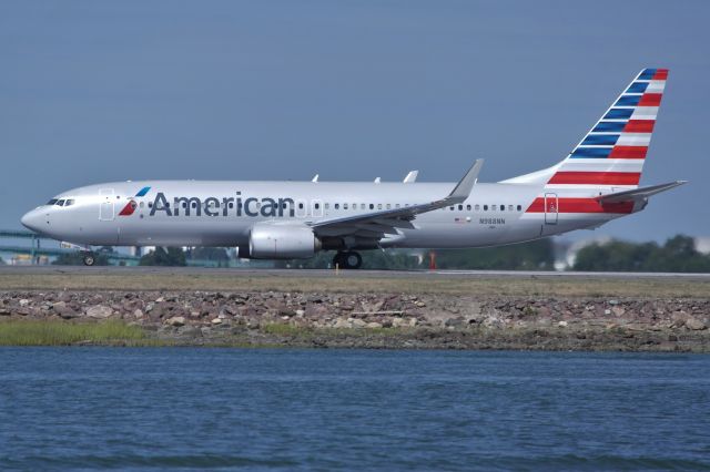 Boeing 737-800 (N988NN)