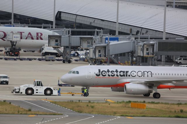 Airbus A320 (9V-JSM)
