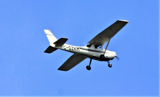C-GZKM — - C-GZKM CESSNA 152 ECOLE de PILOTAGE ST-HUBERT INC. survolant la ville de Lavaltrie QC. le 23-04-2022 à 14:04