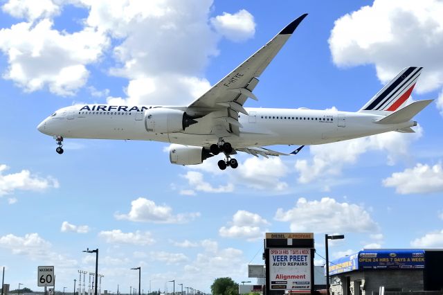 Airbus A350-900 (F-HTYE)