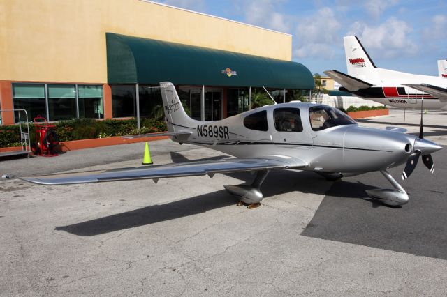 Cirrus SR-22 (N589SR) - Great looking Cirrus sitting on the ramp in Daytona.