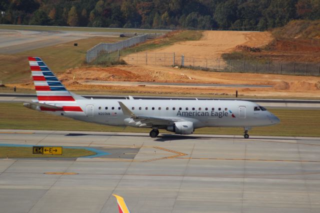Embraer 175 (N207AN)