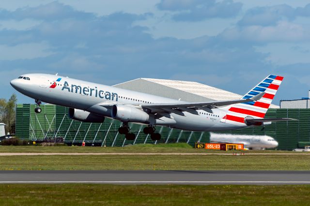 Airbus A330-300 (N289AY)