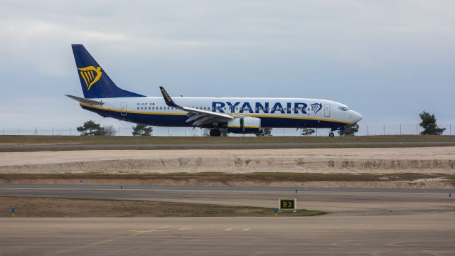 Boeing 737-700 (EI-GJT)