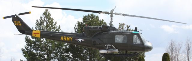 ARMY — - Army IDNG65138- Appears in flight, however, Is actually on a steel stand .. Support Our Military !  Submitted in memory of Lt Thomas G Triplett - US Army- KIA -Vietnam - August 1972