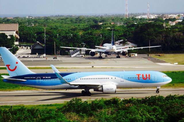 BOEING 767-300 (PH-OYI)