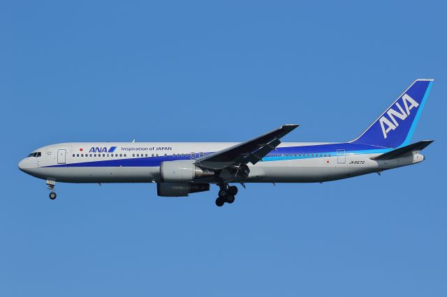 BOEING 767-300 (JA8670)