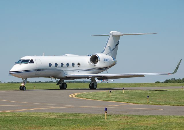 Gulfstream Aerospace Gulfstream IV (N888ZF) - Taxing for departure to KSAV.