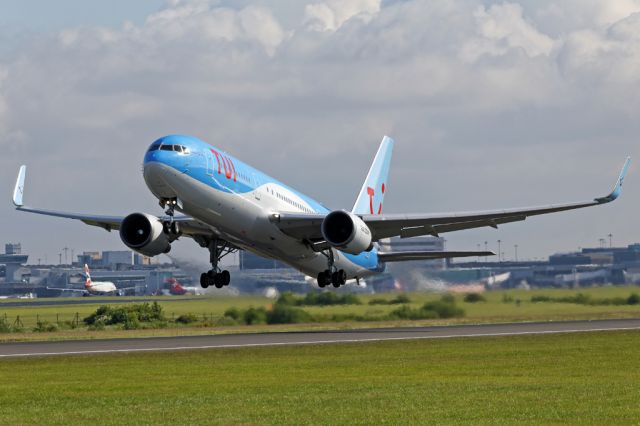 BOEING 767-300 (G-OBYG) - TOM2666 blasting off on the flight to Ibiza.