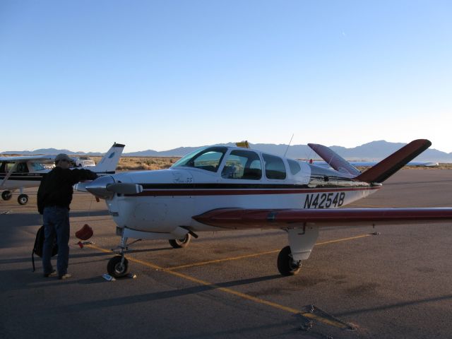 Beechcraft 35 Bonanza (N4254B)