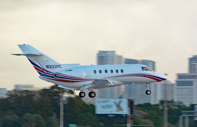 Hawker 800 (N333PC)