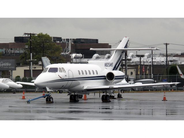 Hawker Siddeley HS-125-400 (N825MS) - A very good business jet with a stand up cabin.