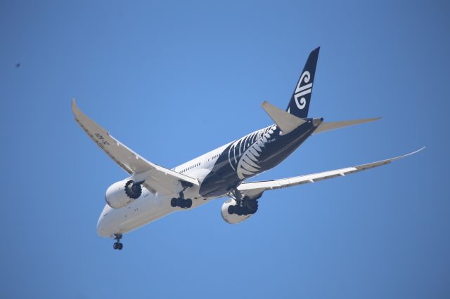 Boeing 787-9 Dreamliner (ZK-NZR)