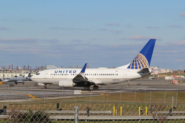 Boeing 737-700 (N39728) - New York LaGuardia (LGA). United Airlines flight UA1676 taxis for departure to Houston George Bush Intercontinental (IAH).br /Taken from Planeview Park, 23rd Avenue at the end of Runway 4/22br /2017 12 01 a rel=nofollow href=http://alphayankee.smugmug.com/https://alphayankee.smugmug.com//a