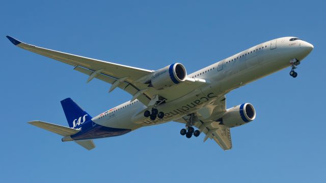 Airbus A350-900 (SE-RSD) - View in Full
