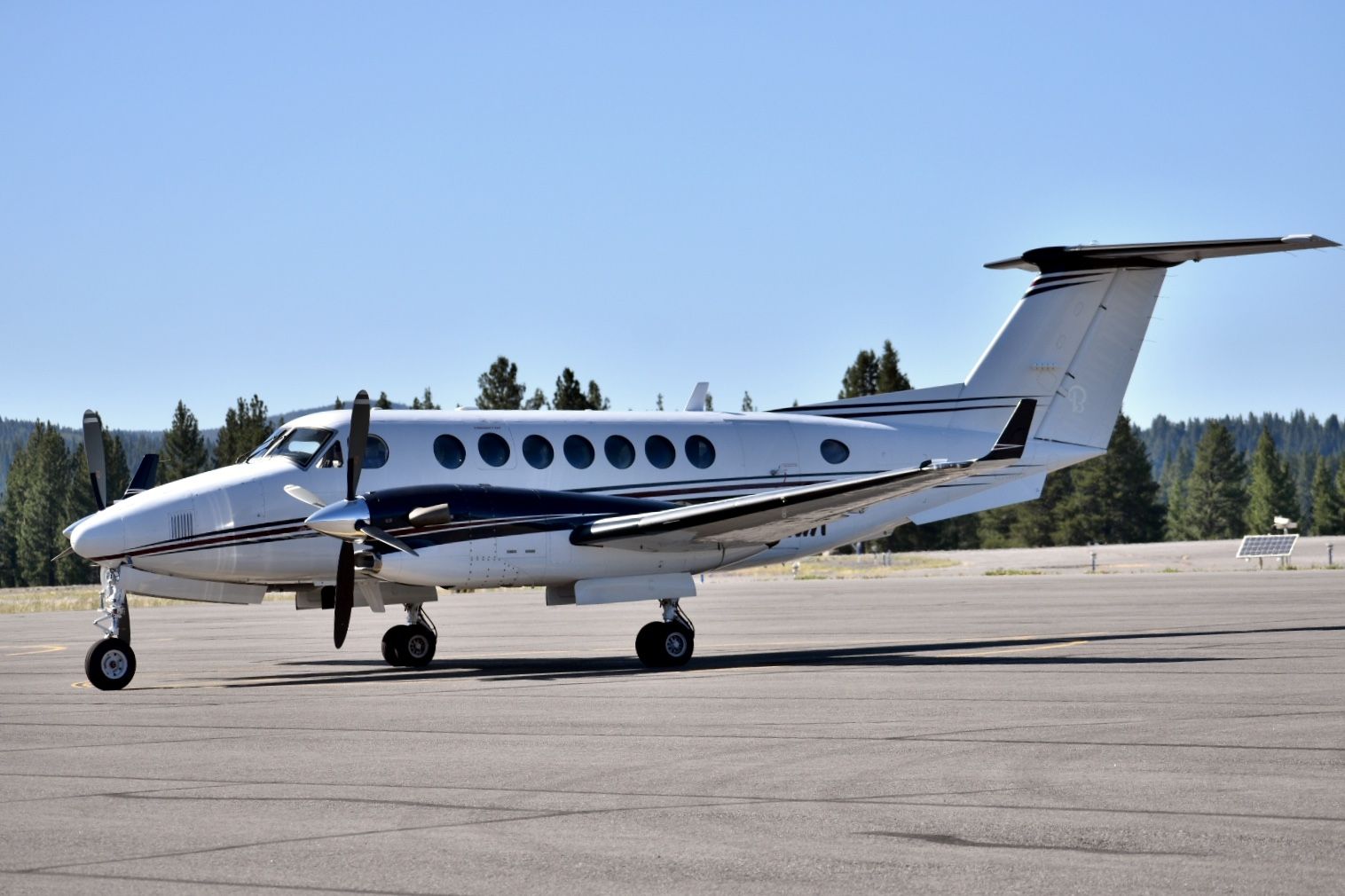 Beechcraft Super King Air 300 (N536MR)