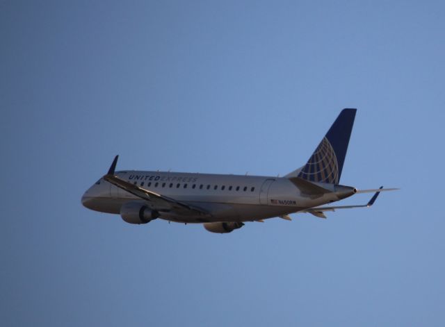 Embraer 170/175 (N650RW) - Taken from the lounge in Terminal B, EWR Liberty International