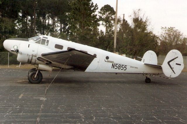 Beechcraft 18 (N5855) - Seen here in Jan-92.  Registration cancelled 7-Oct-15.