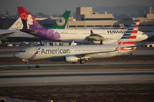 Boeing 737-800 (N973AN)