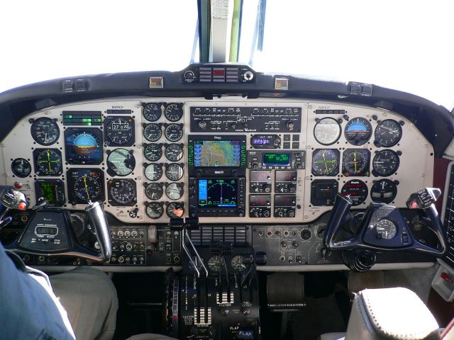 Beechcraft King Air F90 (N911CF) - instrument panel is old photo