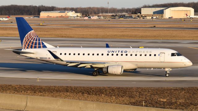 EMBRAER 175 (long wing) (N88335)