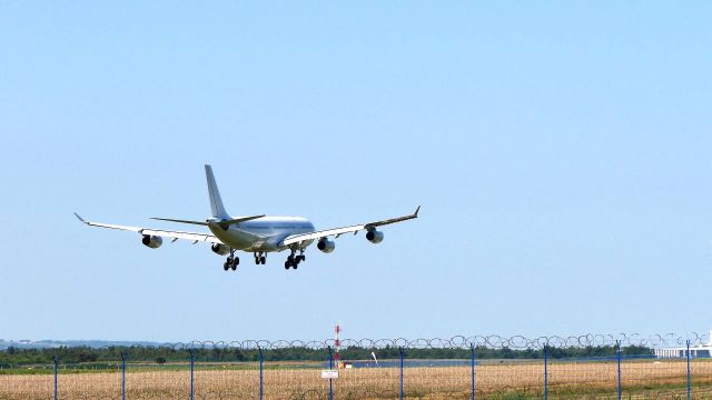 Airbus A340-300 (OO-ABE)