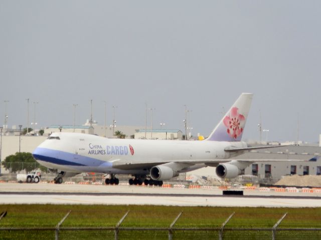 Boeing 747-400 (B-18701)