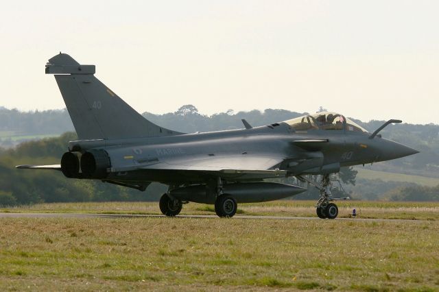 FNY40 — - French naval aviation Dassault Rafale M, Taxiing to holding point rwy 05, Morlaix-Ploujean airport (LFRU-MXN) air show in september 2014