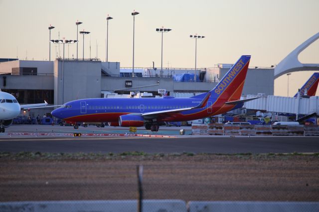 Boeing 737-700 (N242WN)