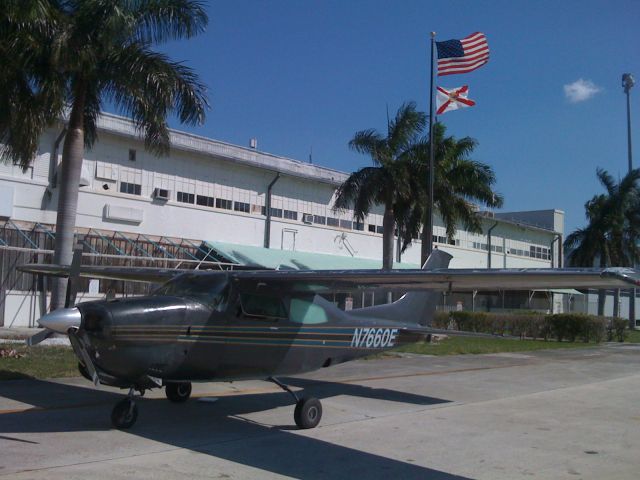 Cessna Centurion (N7660E)